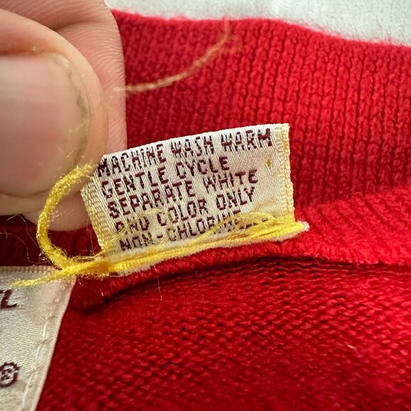 Antigua Men's Red V-Neck Sweater Size XXL 100% Acrylic Made In Hong Kong - Picture 5 of 5